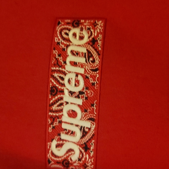 Supreme hoodie - Picture 2 of 3